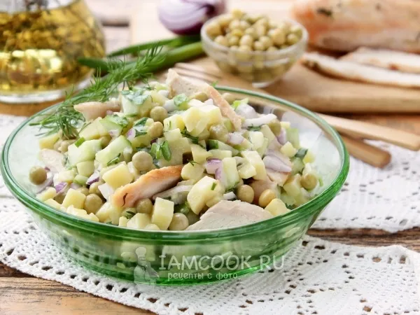 Фото готового блюда: Салат из консервированного горошка с куриным филе