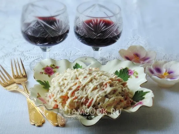 Фото готового блюда: Салат из отварной курицы и плавленого сыра