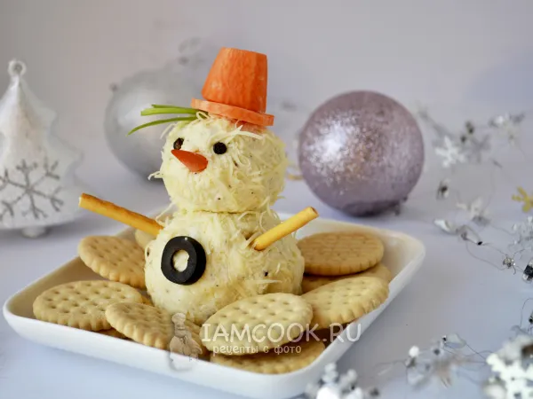 Фото готового блюда: Сырная закуска «Снеговик»