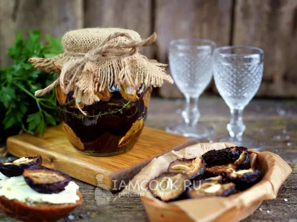 Фото блюда: Вяленая слива в масле на зиму