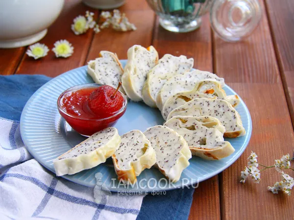 Фото готового блюда: Рулет из лаваша с творогом и маком