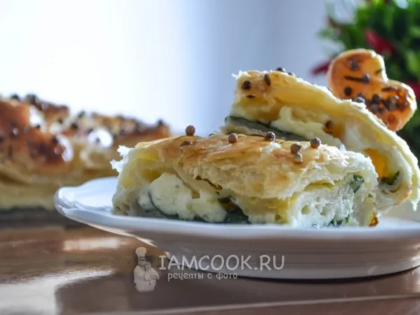 Фото блюда: Пирог из слоеного теста с щавелем