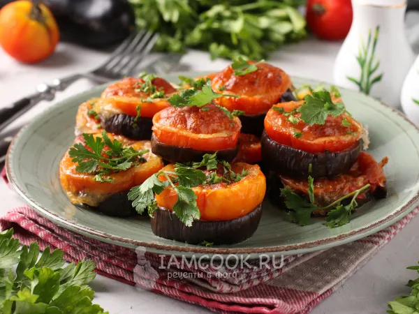 Фото готового блюда: Баклажаны с помидорами и сулугуни в духовке