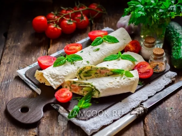 Фото блюда: Рулет из лаваша, красной рыбы и плавленого сыра