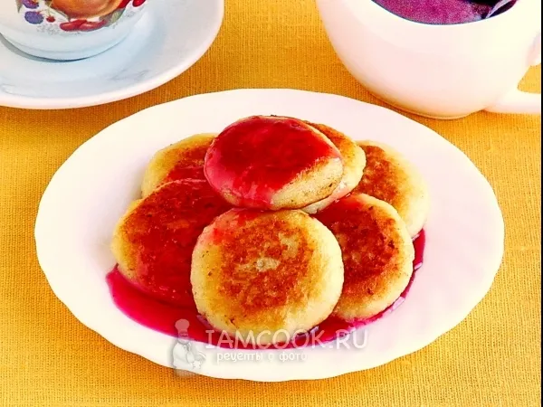 Фото блюда: Биточки манные на меду с малиновым сиропом