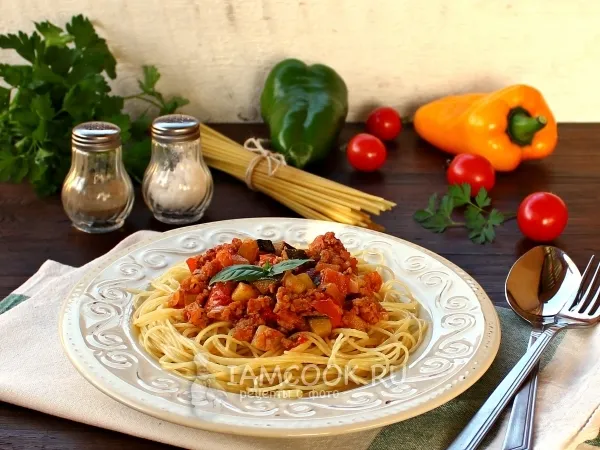 Фото блюда: Паста с мясным соусом и кабачком