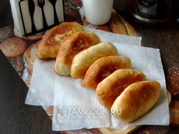Фото готового блюда: Пирожки с рыбой и картошкой