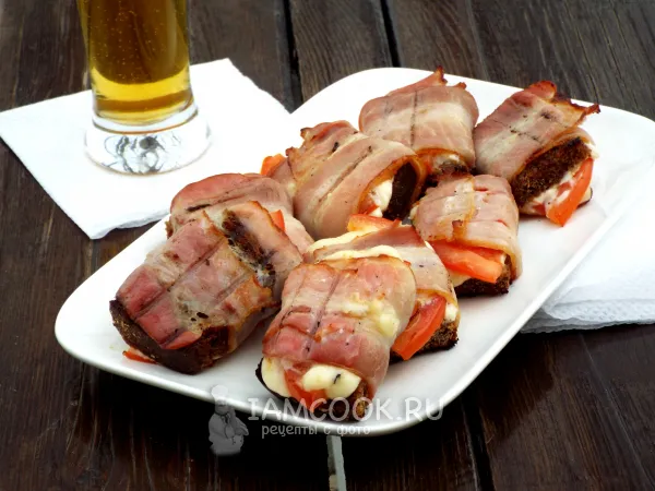 Фото блюда: Бутерброды с сыром и беконом на мангале