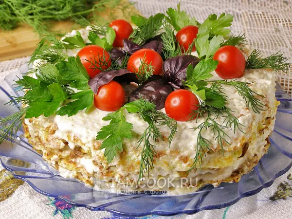 Фото блюда: Кабачковый торт с помидорами, сыром и чесноком
