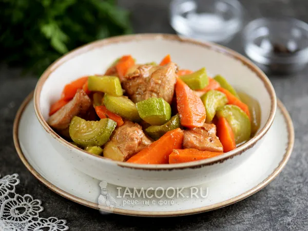 Фото готового блюда: Индейка с кабачками в рукаве в духовке