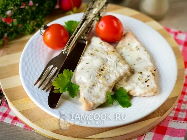 Фото готового блюда: Отбивные из индейки в сметане в духовке