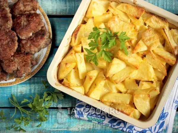 Фото готового блюда: Картошка в духовке с майонезом