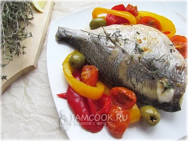 Фото блюда: Дорадо запеченная с овощами и оливками