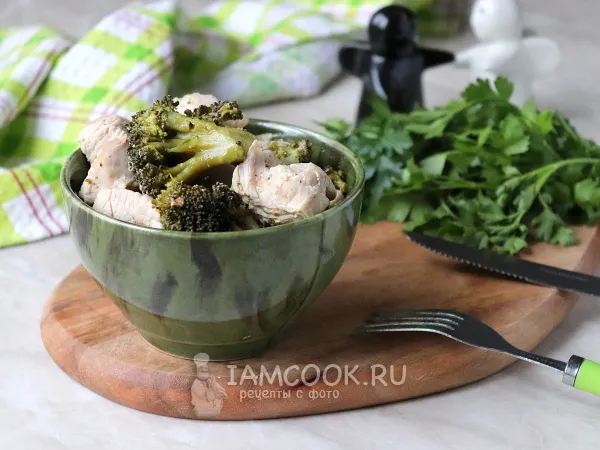 Фото готового блюда: Индейка с брокколи в мультиварке