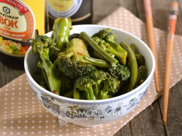 Фото готового блюда: Зеленые овощи в вок-соусе