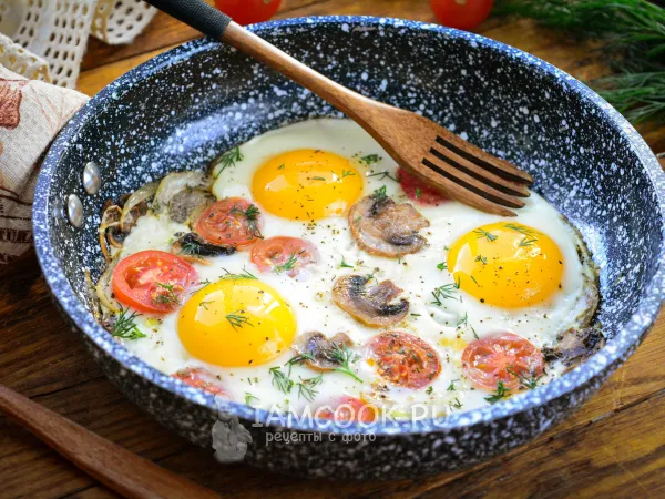 Фото блюда: Яичница с грибами и помидорами