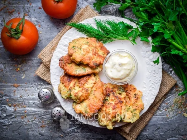 Фото блюда: Рубленные куриные оладьи с беконом и зеленью