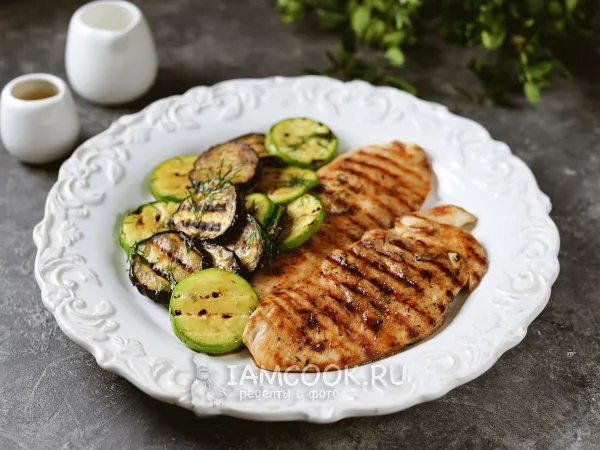 Фото готового блюда: Стейк из куриной грудки на сковороде