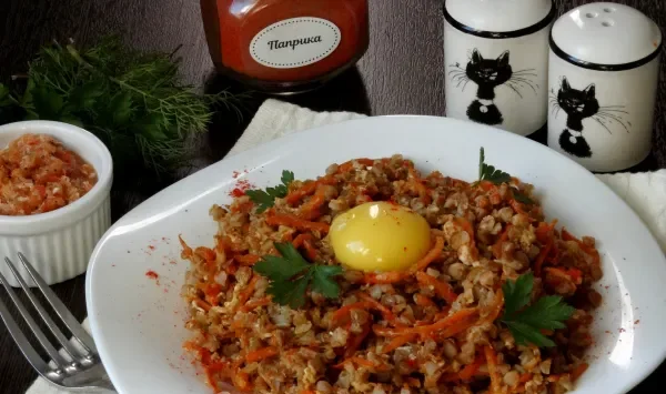 Фото блюда: Гречка с морковью и яйцом