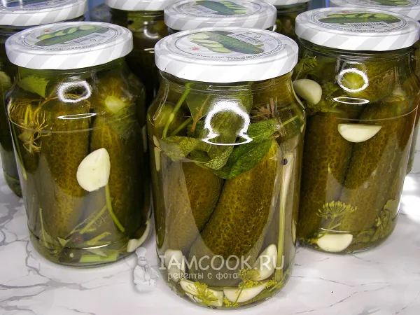 Фото блюда: Засолка огурцов на зиму холодным способом (в холодной воде)