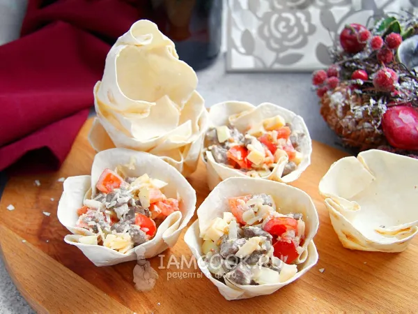 Фото готового блюда: Тарталетки из лаваша в духовке