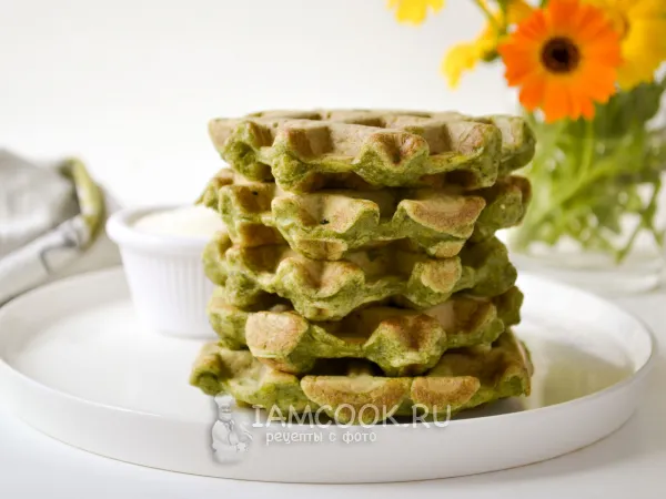 Фото готового блюда: Вафли из кабачков и шпината