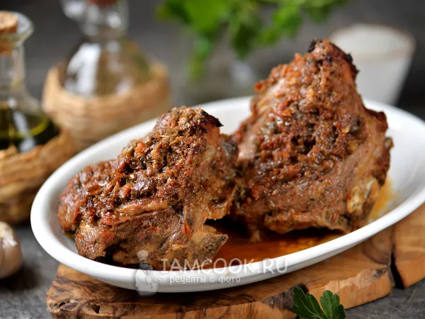 Фото готового блюда: Баранья лопатка, запеченная в рукаве в духовке