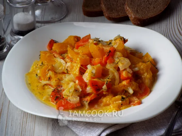 Фото блюда: Тыква с луком и морковью на сковороде