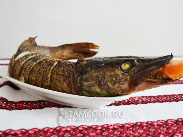 Фото блюда: Фаршированная щука с салом в духовке