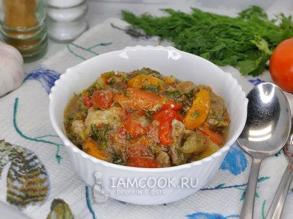 Фото блюда: Чанахи из свинины в кастрюле на плите