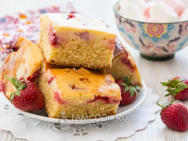 Фото готового блюда: Пирог с творожной заливкой