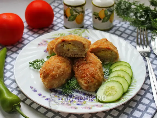 Фото готового блюда: Мясные зразы с яйцом и сыром