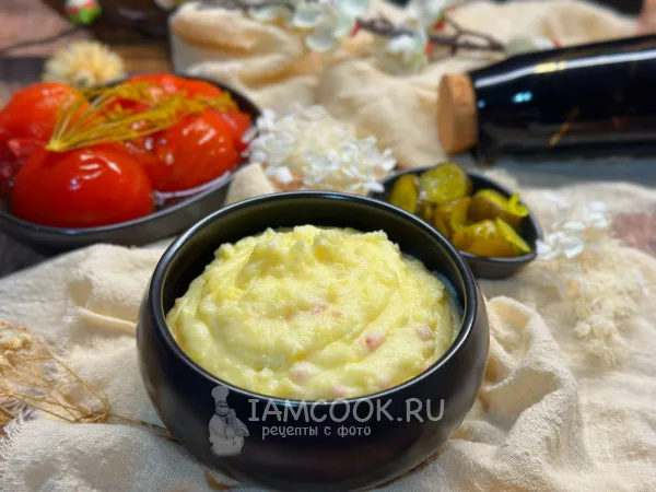 Фото готового блюда: Картофельное пюре с плавленым сыром