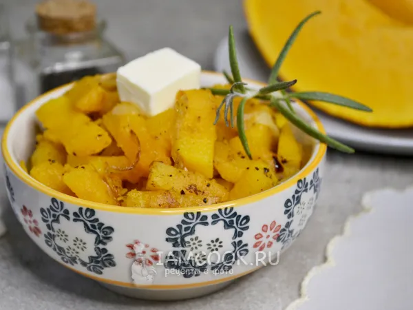 Фото блюда: Жареная тыква с луком на сковороде