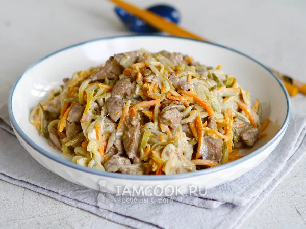 Фото блюда: Салат «Пассажирский» с куриной печенью