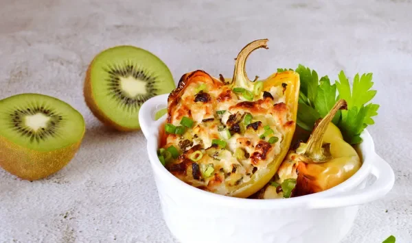 Фото блюда: Перец, фаршированный курицей и киви
