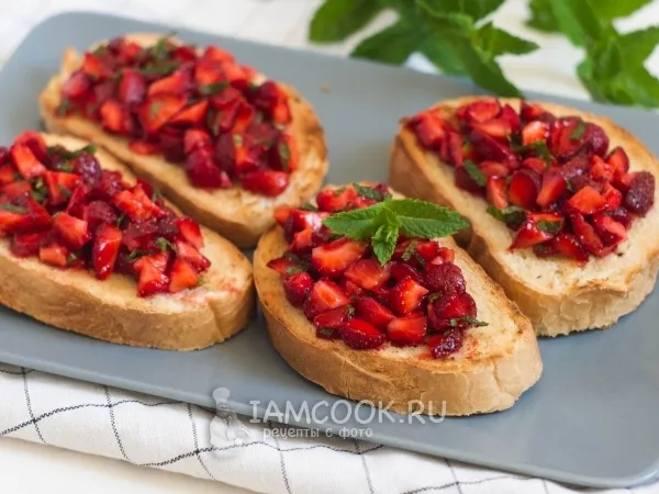 Фото готового блюда: Тосты с клубникой
