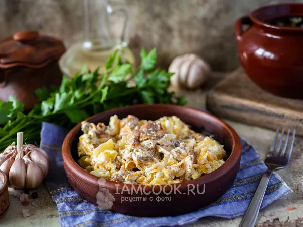 Фото блюда: Картошка с лисичками в горшочках в духовке