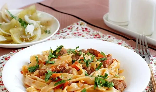 Фото блюда: Макароны с мясом и овощами