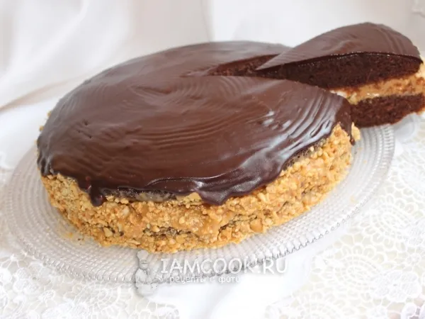 Фото готового блюда: Торт «Сникерс» с безе