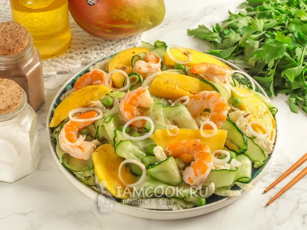 Фото готового блюда: Вьетнамский салат с креветками и манго