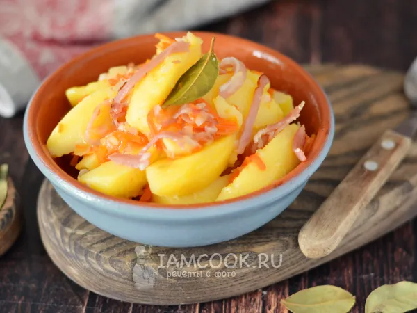 Фото готового блюда: Картошка с беконом в мультиварке