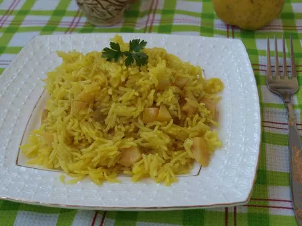 Фото готового блюда: Рисовый гарнир с айвой