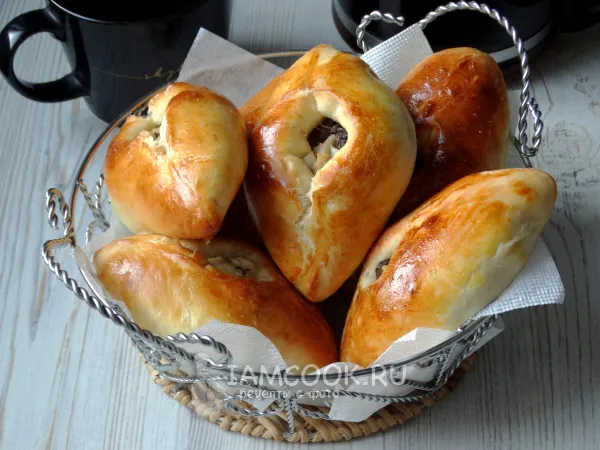 Фото готового блюда: Расстегай с курицей и грибами