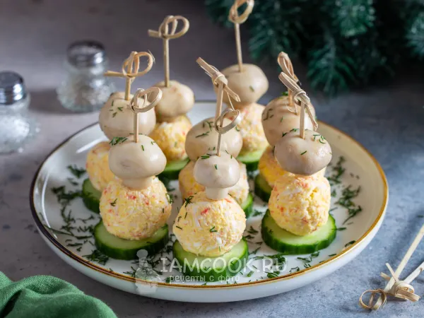 Фото блюда: Канапе с грибами (маринованными шампиньонами)