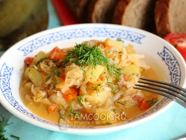 Фото готового блюда: Тушеная капуста с картошкой в мультиварке