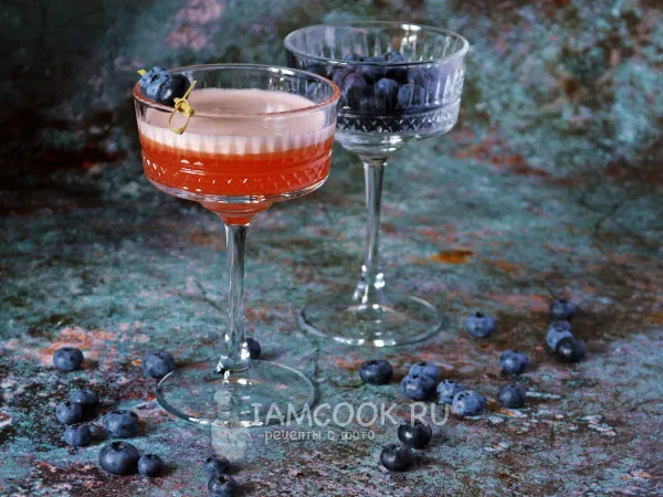 Фото блюда: Коктейль «Апероль сауэр с голубикой»