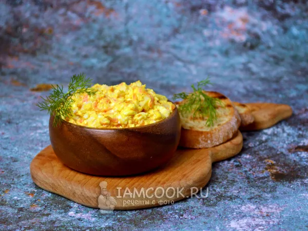 Фото готового блюда: Салат «Лисичка» с копченой курицей