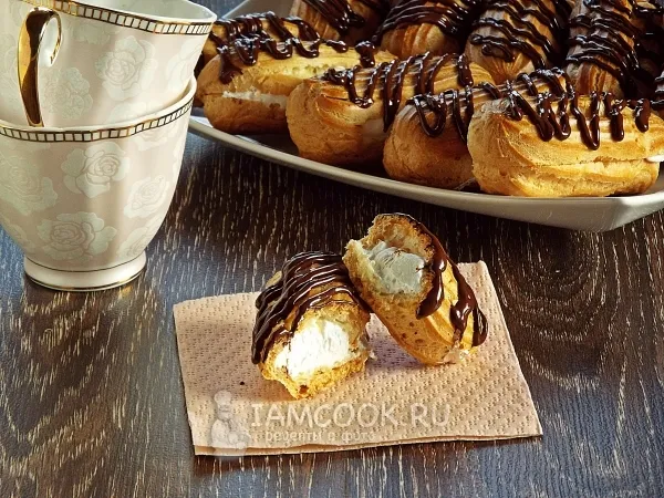 Фото готового блюда: Эклеры с белковым кремом