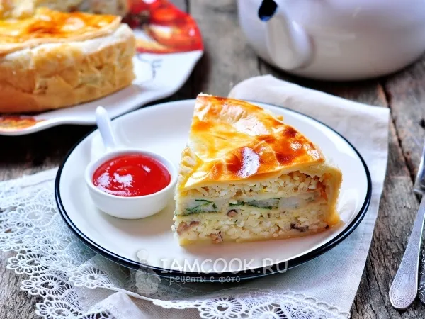 Фото готового блюда: Курник с рыбой и рисом